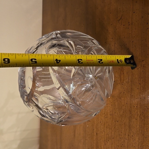 Lovely Lead Crystal Rose Bowl Vase - Picture 4 of 8